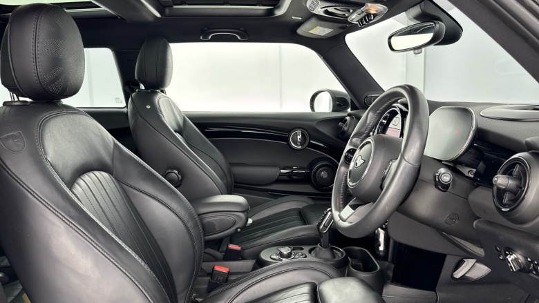 MINI Hatchback 135kW Cooper S Level 3 33kWh 3dr Auto Electric Hatchback